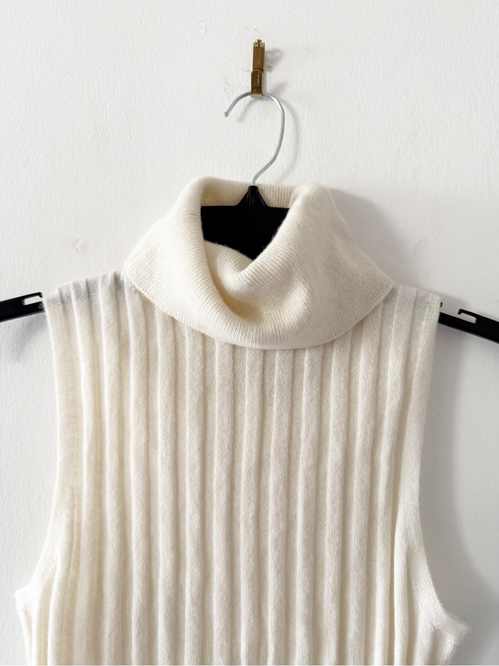 Reformation Rowyn Cashmere Ivory-White-Cream Ribbed Sleeveless Turtleneck Small - Picture 3 of 7